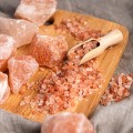 Sól himalajska na desce z kruchem solnym