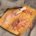 Gruba i drobna sól himalajska na desce