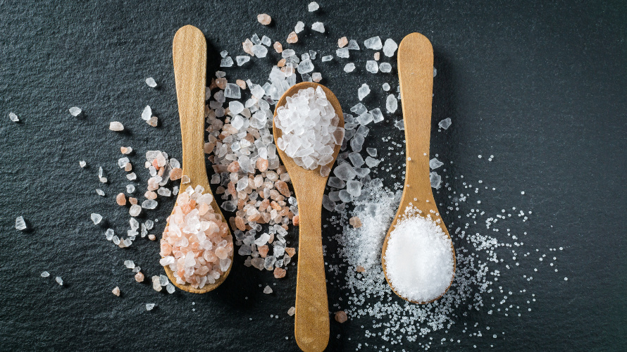 Rodzaje soli kuchennej: himalajska i zwykła kuchenna